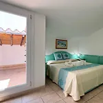 Апартаменты Residenza Garibaldi Vista Mare Ла-Маддалена
