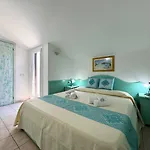 Residenza Garibaldi Vista Mare Ла-Маддалена